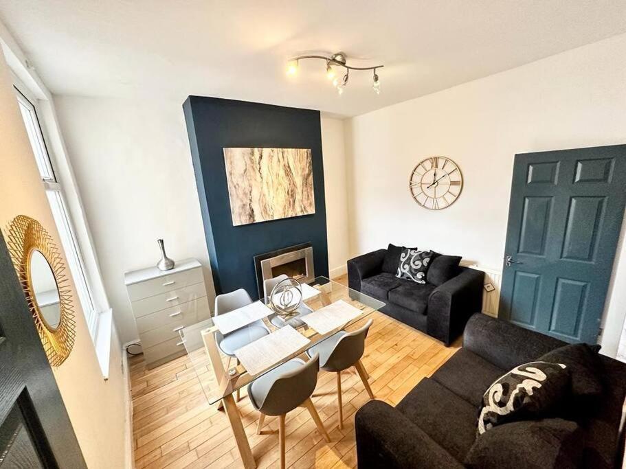 Holiday home Princes Park Semi With Jacuzzi Sleeps 6 L8 *