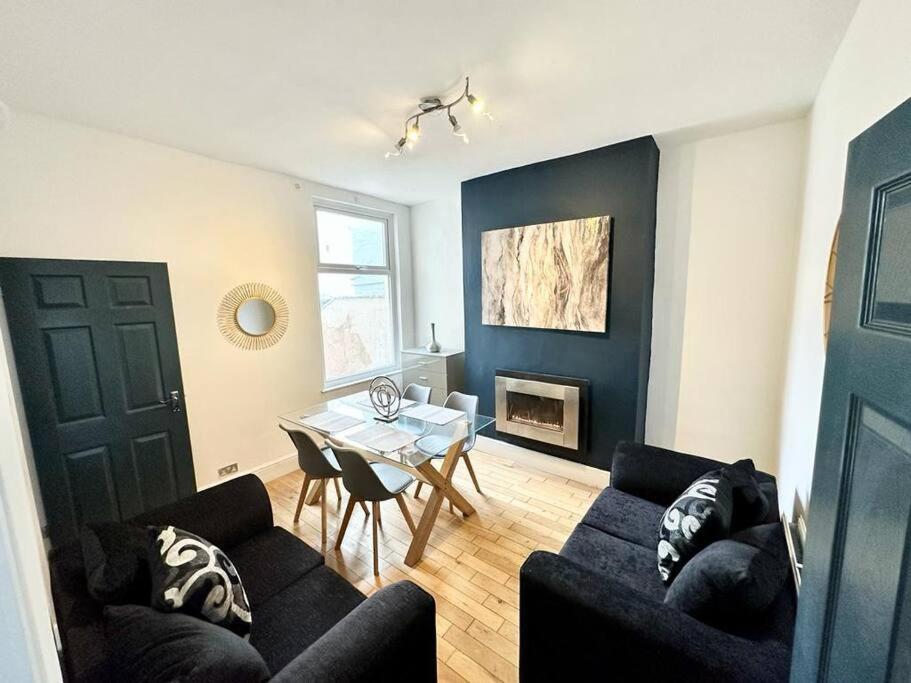 Princes Park Semi With Jacuzzi Sleeps 6 L8 * Liverpool